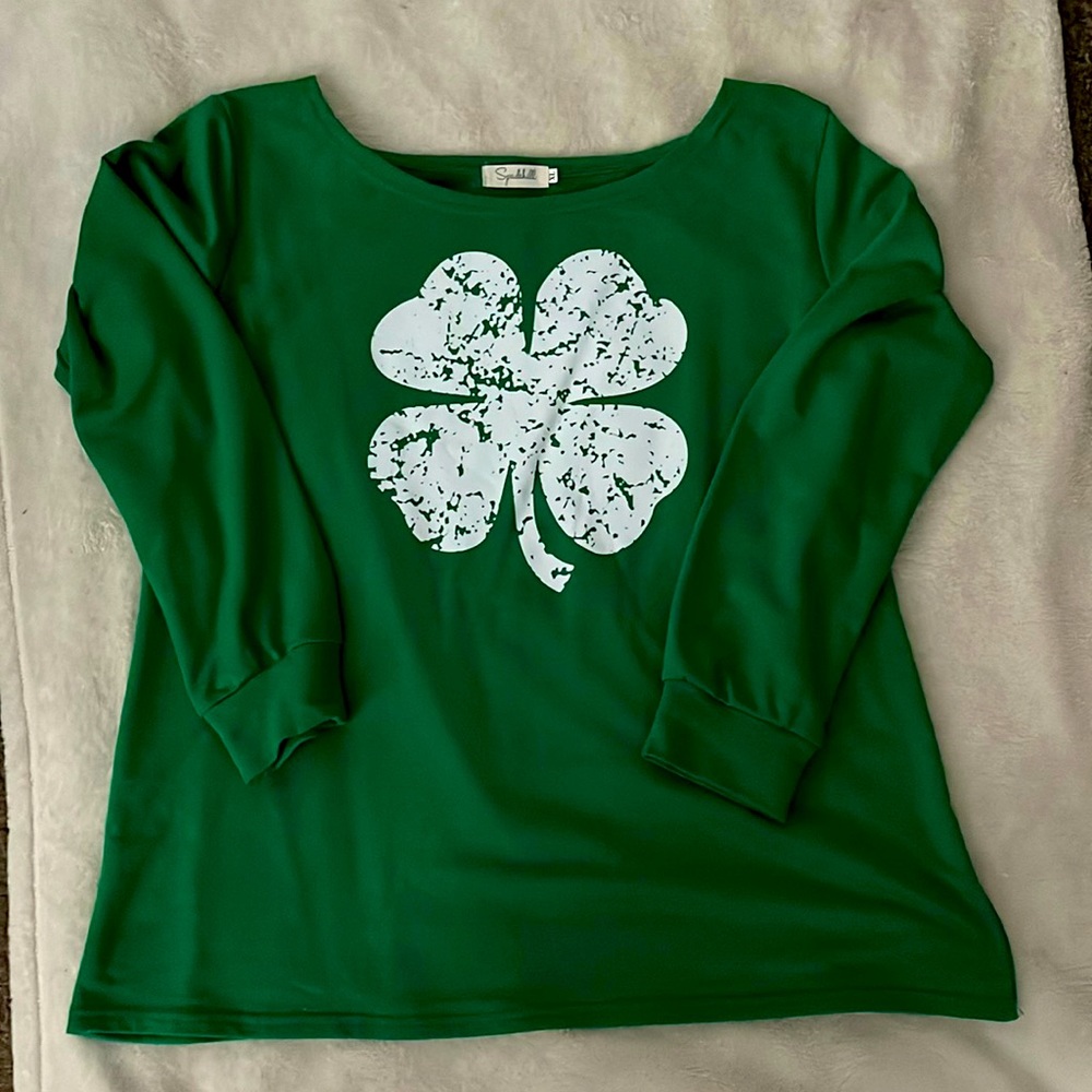 Perfect St. Patty’s Day top! Size XL. Worn once. Excellent condition!